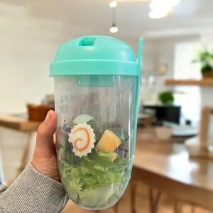 NEW Salad Cup On The Go Salad‎ Shaker with Fork Color Blue